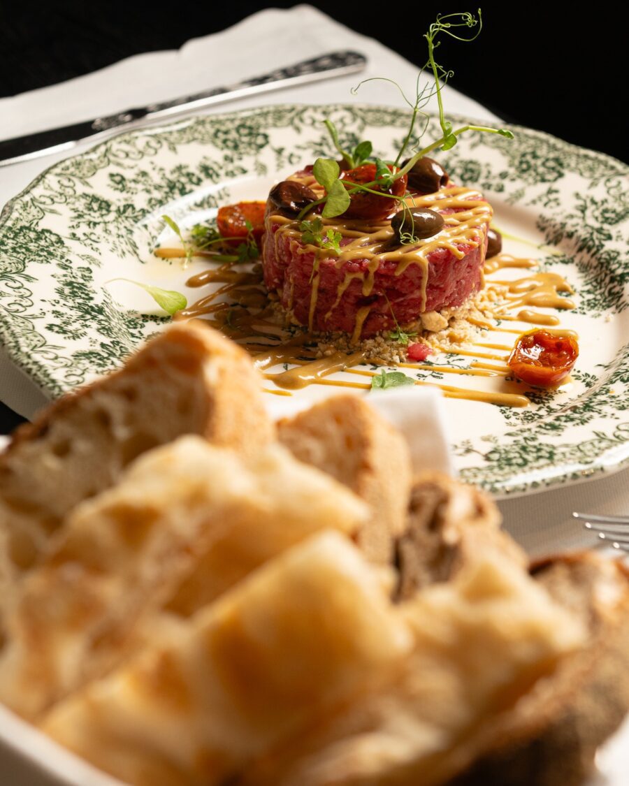 Tartare di filetto con salsa senape e miele